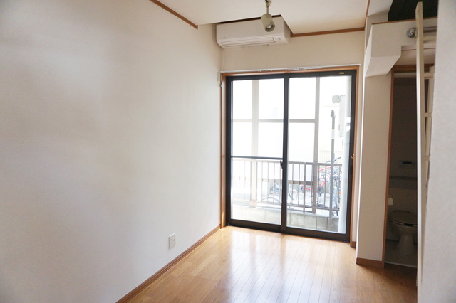 居室・リビング　南向きで日当たり良好なお部屋！暖かな日差しが入ります♪