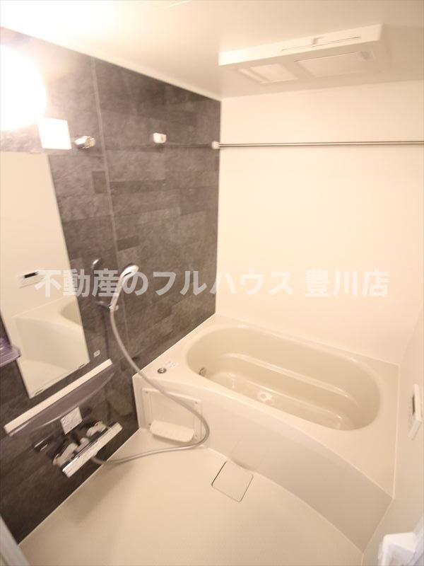 バス・シャワールーム　写真は同型タイプ別物件