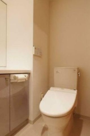 トイレ　※同タイプ部屋画像参照