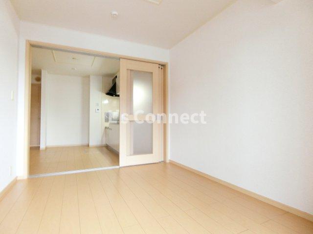 居室・リビング　ＬＤＫと隣の洋室は繋げて使うこともできます。