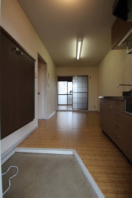 居室・リビング　同物件別号室