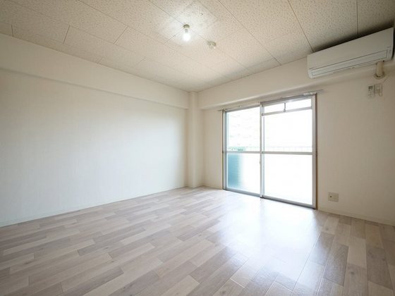 居室・リビング　※他号室の写真です