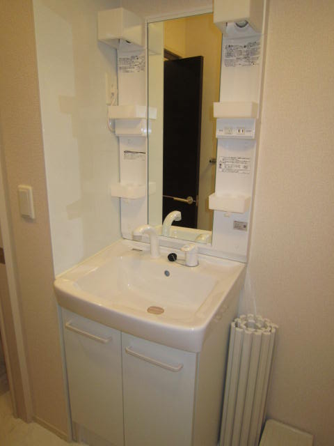 洗面設備　（反転間取り参考写真）