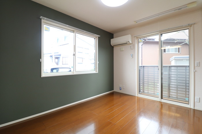 居室・リビング　（反転間取り参考写真）