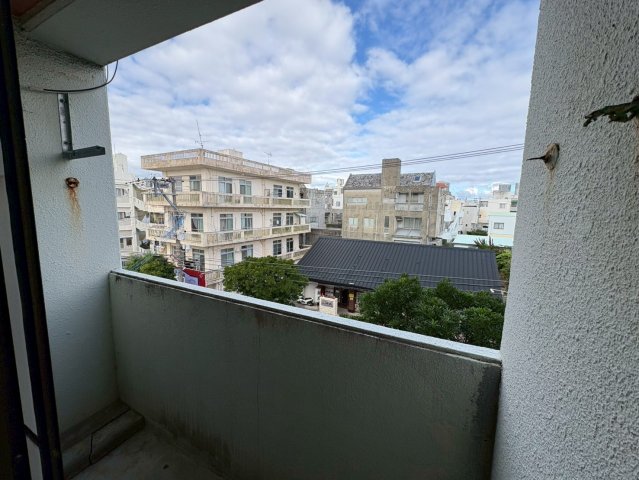 バルコニー　呉屋ビル★那覇市寄宮エリア