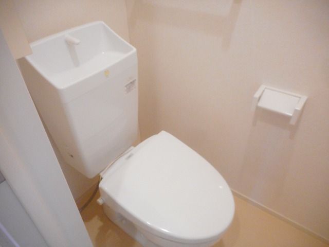 トイレ　清潔感のあるトイレです