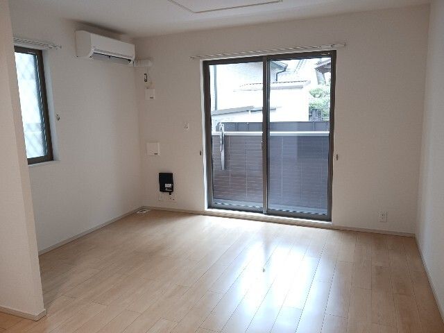 居室・リビング　こちらの居間で趣味の時間をお楽しみください