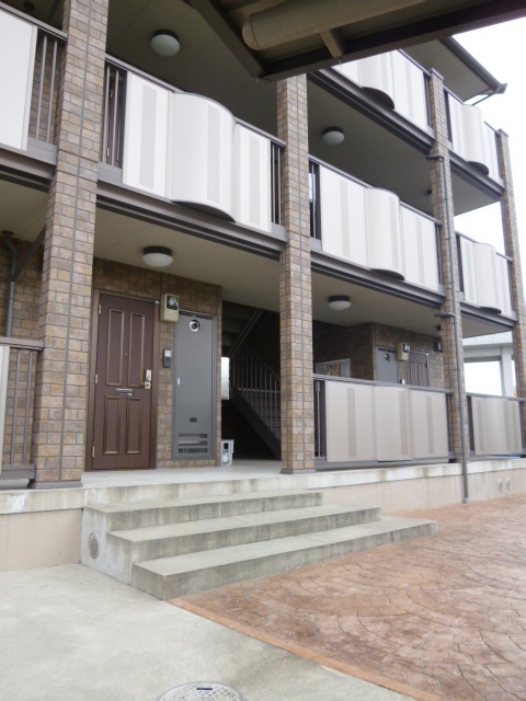 エントランス　ゆとりのあるエントランスです