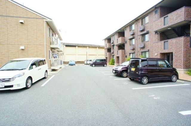 駐車場　駐車場完備です