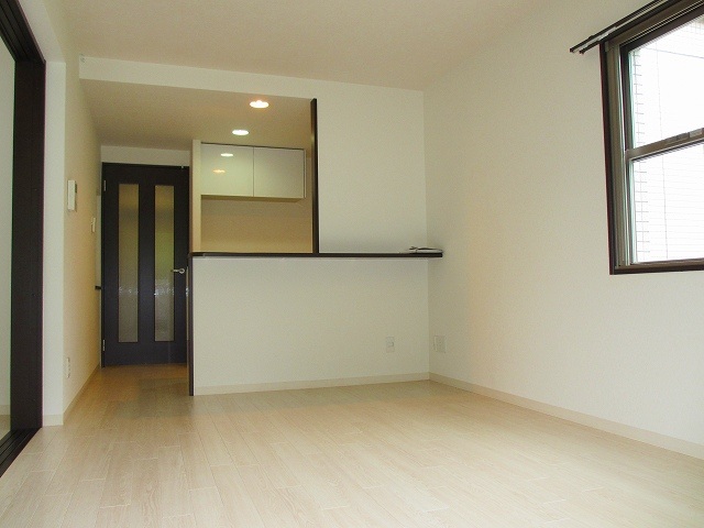 居室・リビング　同物件別号室