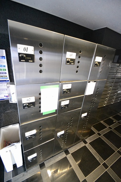 エントランス　宅配BOX