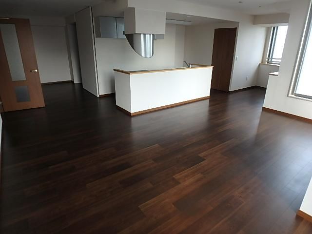 居室・リビング　こちらの居間で趣味の時間をお楽しみください