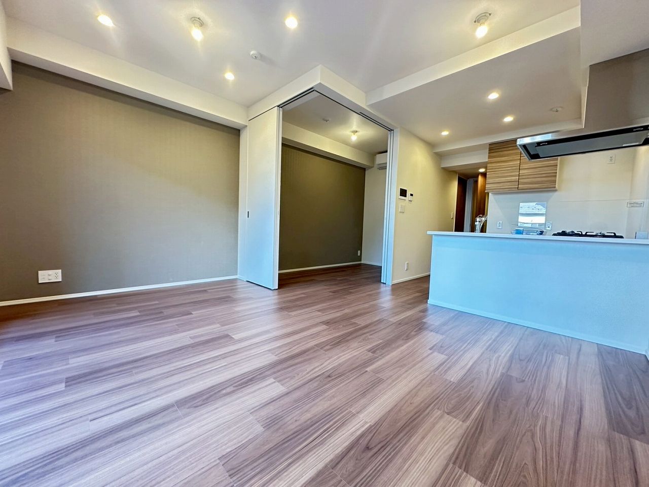 居室・リビング　※同物件の別部屋です。