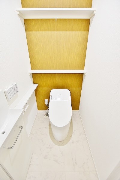 トイレ　★温水洗浄便座付タンクレストイレ★