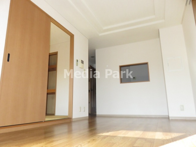 居室・リビング　同物件別のお部屋の写真です。参考写真です。