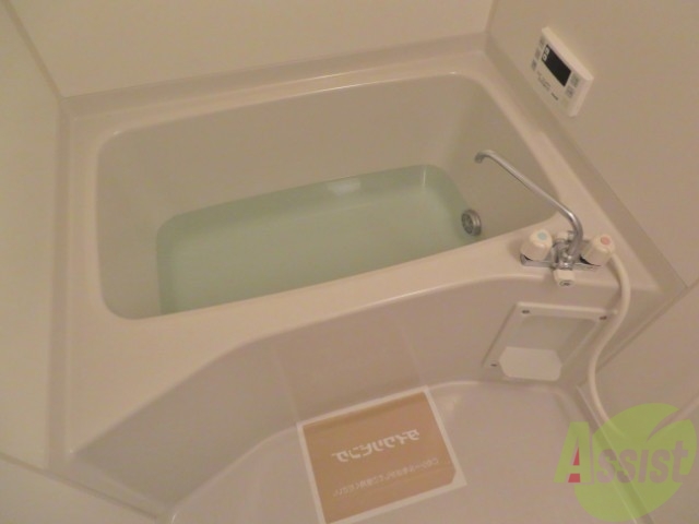 バス・シャワールーム　こちらはバスルーム。一日の疲れを癒してください。