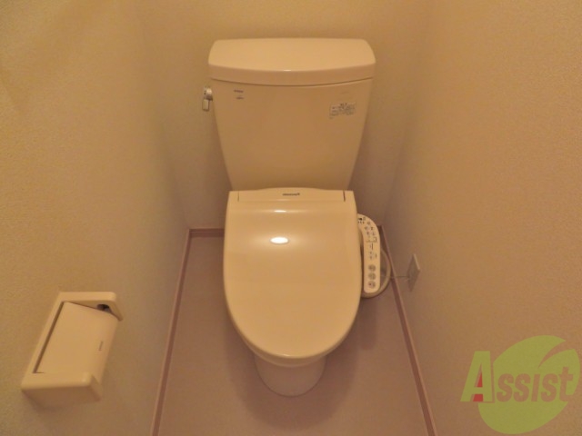 トイレ　ウォシュレットついてます。おしりに優しい設計です。