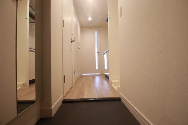玄関　※別室の参考写真の為、現況優先です。