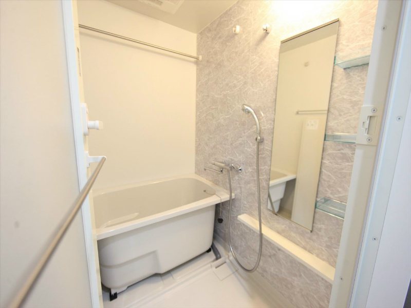 バス・シャワールーム　バスルーム　浴室暖房乾燥機付