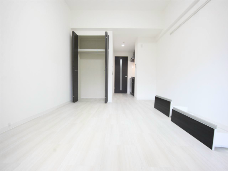 居室・リビング　洋室10.9帖　クローゼット付（収納充実してます）