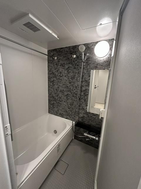 バス・シャワールーム　ゆったり過ごせるお風呂です