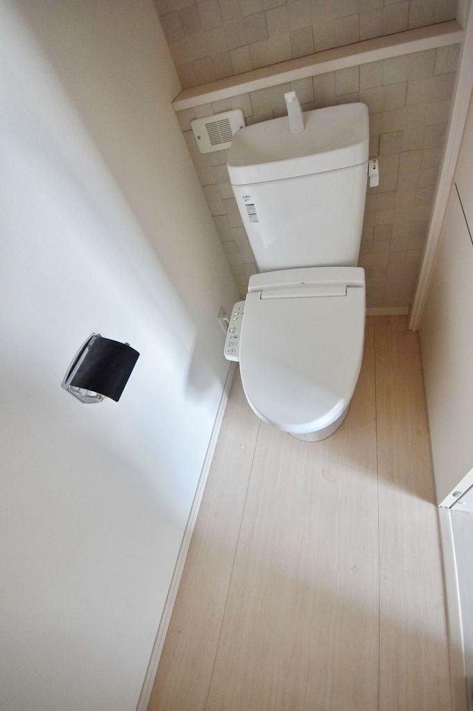 トイレ　※同タイプ別棟の写真です。