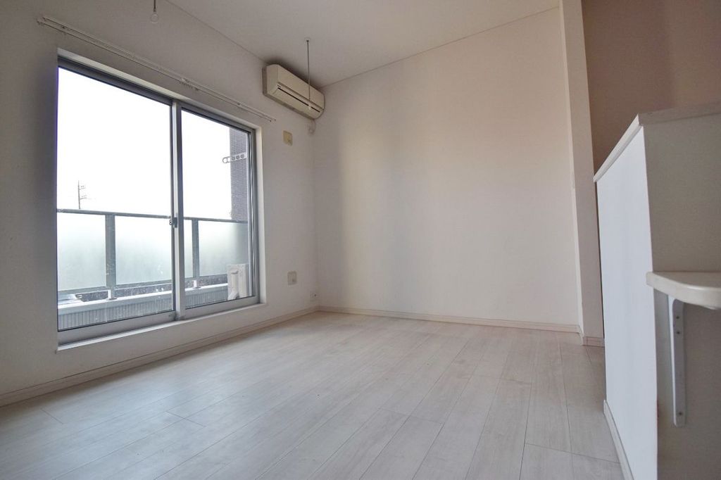 居室・リビング　同タイプ別棟の写真です。