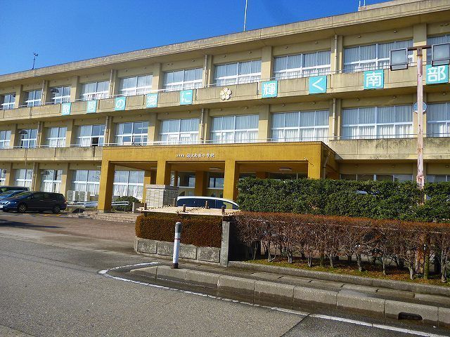小学校　砺波南部小学校（小学校）まで1800m