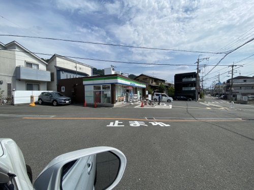 コンビニ　ファミリーマート東石切公園前店（コンビニ）まで494m