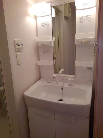 洗面設備　使いやすい洗面所です