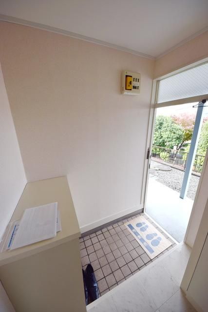 玄関　★開放的な玄関スペースです★