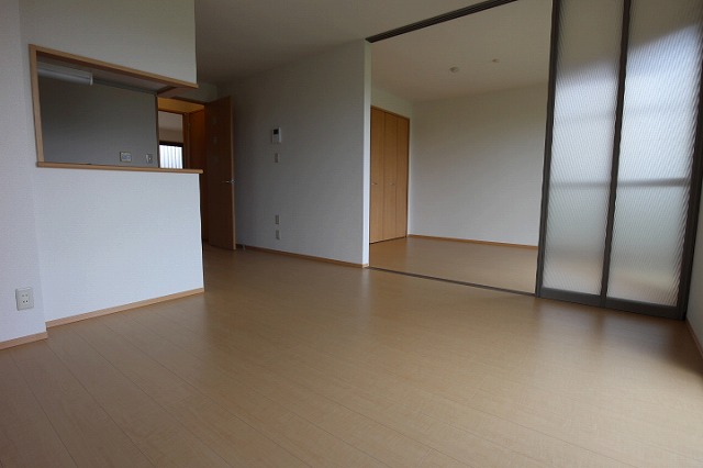 居室・リビング　※別号室のお写真です。