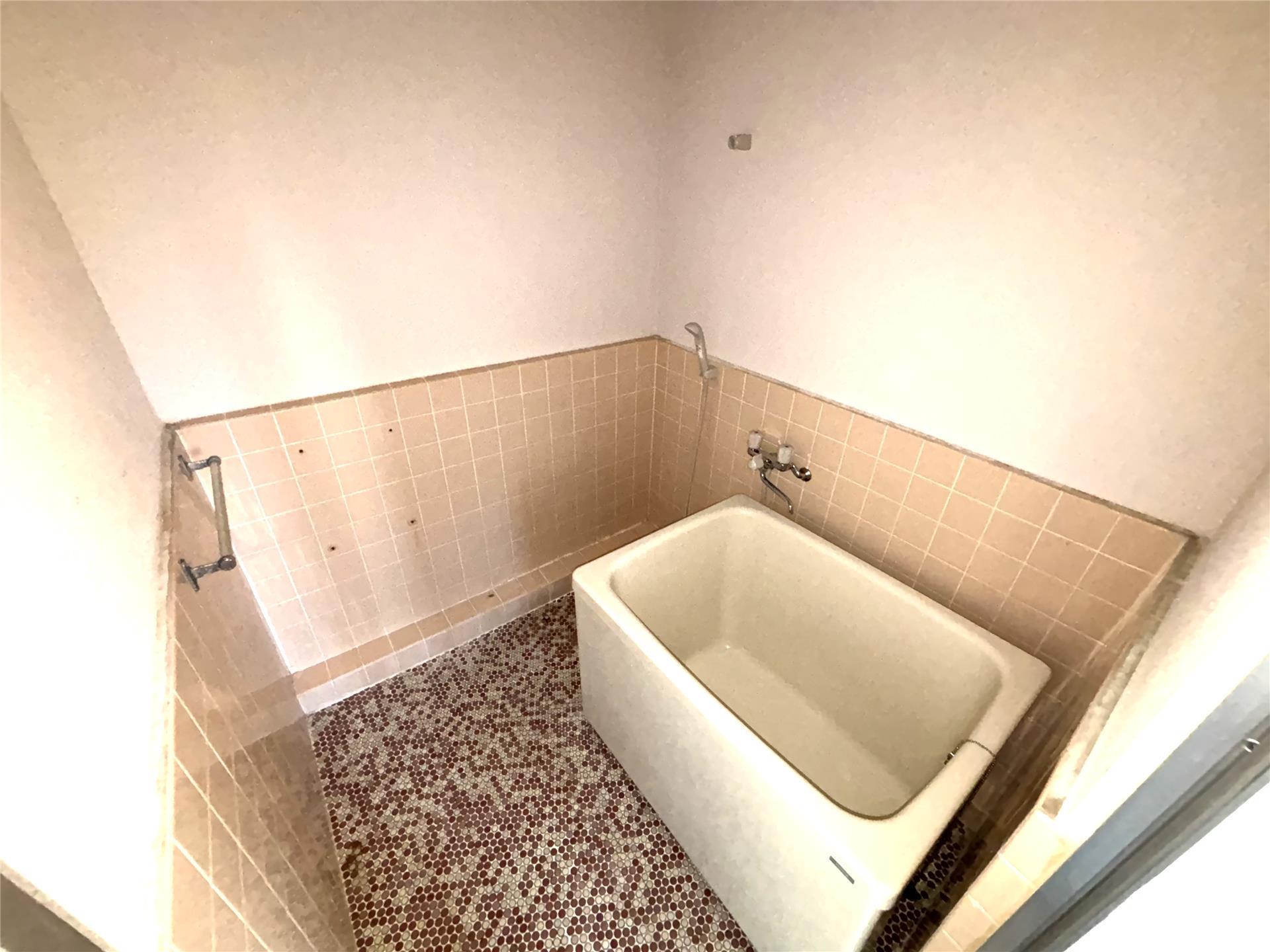 バス・シャワールーム　ゆったりとしたバスルーム