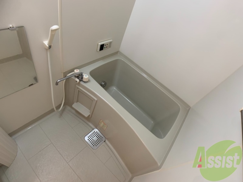 バス・シャワールーム　追い焚き機能が付いているのでいつでも温かいお風呂に入れますよ