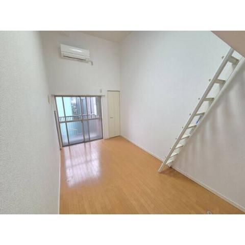 居室・リビング　室内