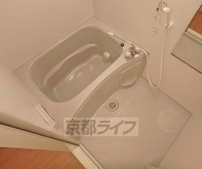 バス・シャワールーム　バスルームです