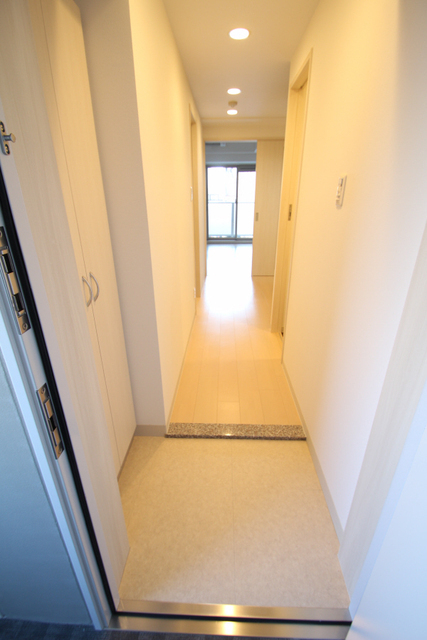 玄関　同間取の別室参考写真です。