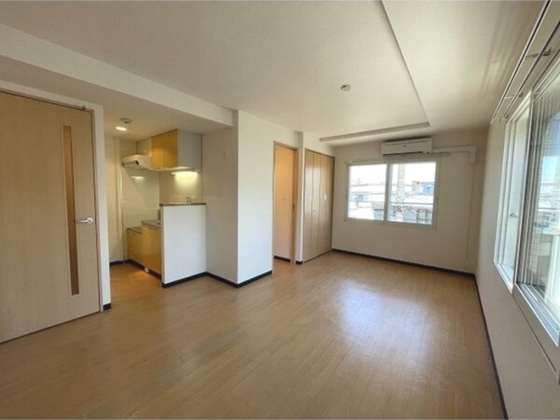 居室・リビング　退去予定につき別号室の画像です。