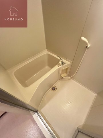 バス・シャワールーム　コンパクトで使いやすいお風呂です