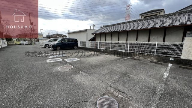 駐車場　駐車場に車を止められます