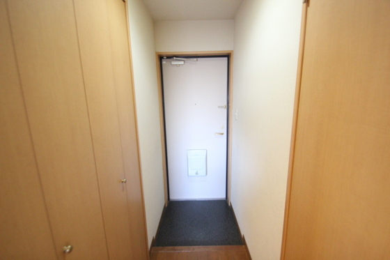 玄関　※他号室の写真です。