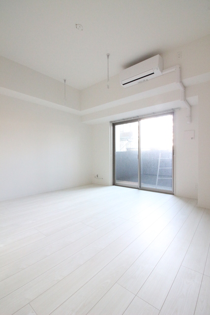 居室・リビング　反転タイプのお部屋となります。