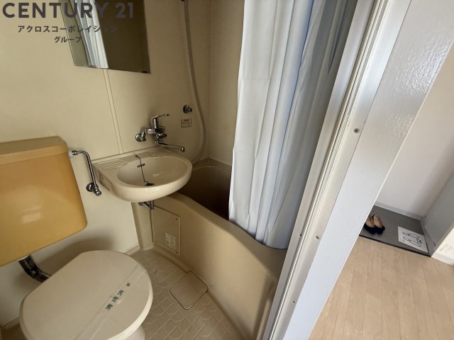 バス・シャワールーム　シンプルなユニットバス