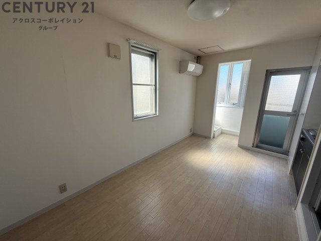 居室・リビング　エアコン付きです☆