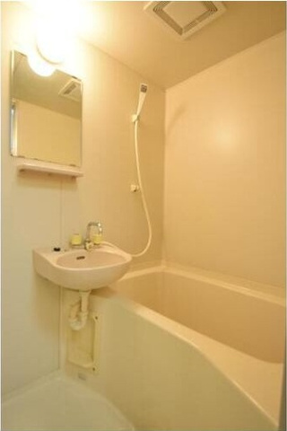 バス・シャワールーム　※写真は同じマンションの違う部屋のものになります。