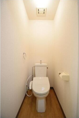 トイレ　※写真は同じマンションの違う部屋のものになります。