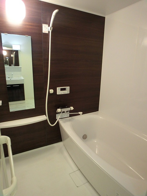 バス・シャワールーム　追い炊き機能付き浴室！