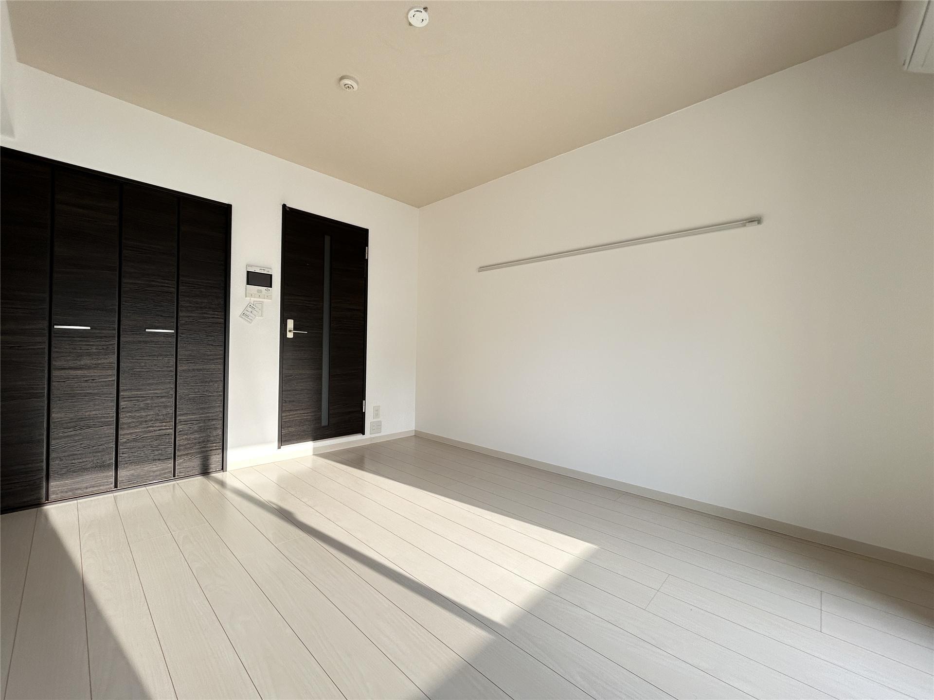 居室・リビング　7.4帖の洋室です