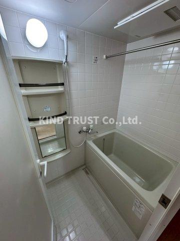 バス・シャワールーム　コンパクトで使いやすいお風呂です