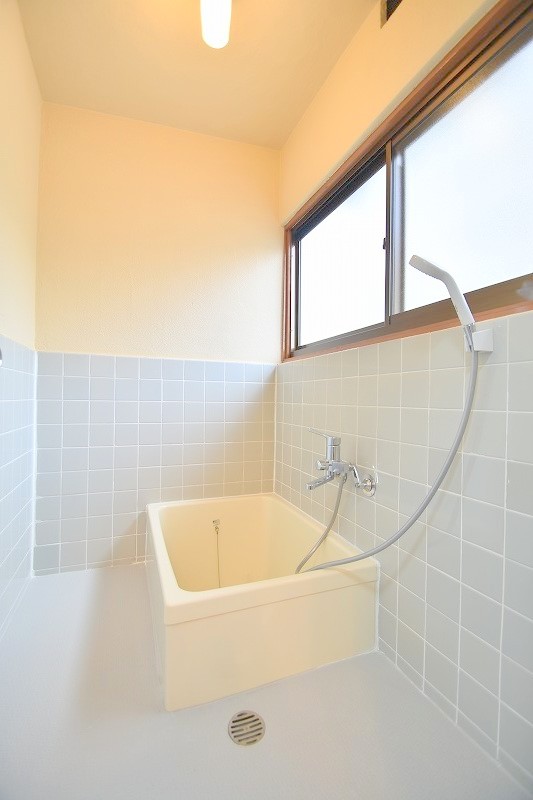 バス・シャワールーム　お問合せはシティホーム海田センター　082-821-2227